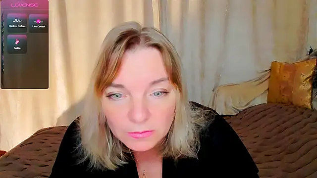 Snapshot of Regina__blue chatting on September 21, 2025, 3:57 pm Regina  blue online show from September 21, 2025, 3:57 pm