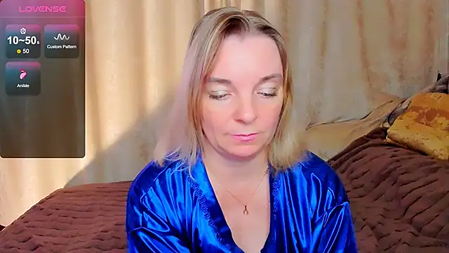 Snapshot of Regina__blue chatting on October 3, 2025, 5:54 pm Regina  blue online show from October 3, 2025, 5:54 pm