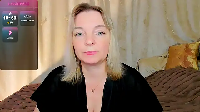 Snapshot of Regina__blue chatting on October 17, 2025, 3:36 pm Regina  blue online show from October 17, 2025, 3:36 pm