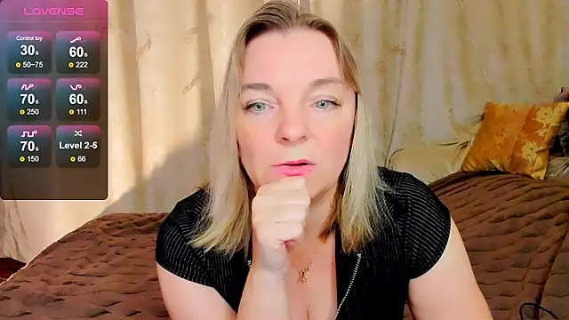 Snapshot of Regina__blue chatting on October 18, 2025, 4:52 pm Regina  blue online show from October 18, 2025, 4:52 pm