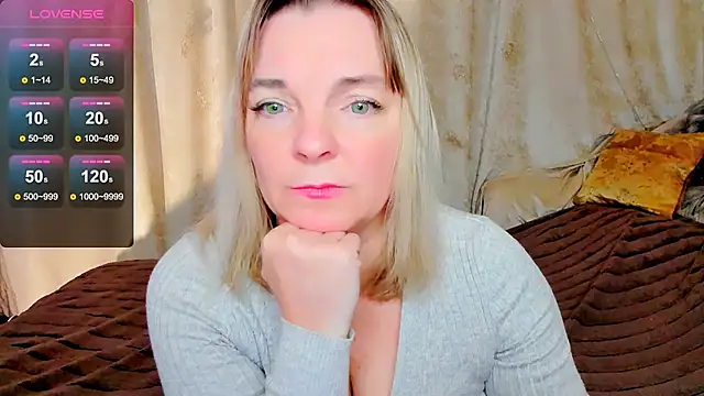 Snapshot of Regina__blue chatting on October 21, 2025, 6:52 pm Regina  blue online show from October 21, 2025, 6:52 pm