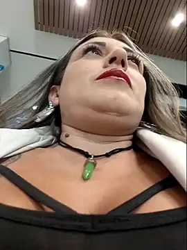 Isabellaa Garcia  online show from February 10, 2025, 9:47 pm