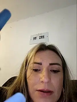 Isabellaa Garcia  online show from February 17, 2025, 10:47 pm