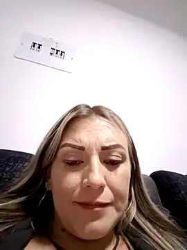 Isabellaa Garcia  online show from February 21, 2025, 4:29 am