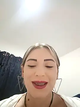 Isabellaa Garcia  online show from March 2, 2025, 6:40 pm