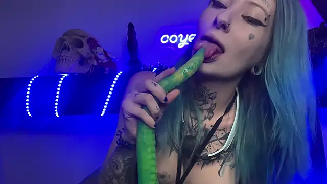 coyemoo online show from January 10, 2025, 4:01 am