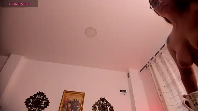 VeronicaGilss online show from June 14, 2026, 10:23 pm
