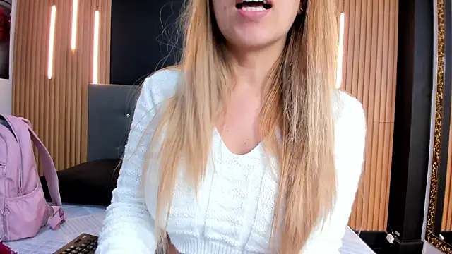 EvaaLovia1 online show from May 8, 2026, 1:27 pm