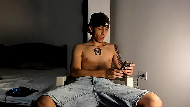 Snakebutterfly online show from January 9, 2025, 6:59 am