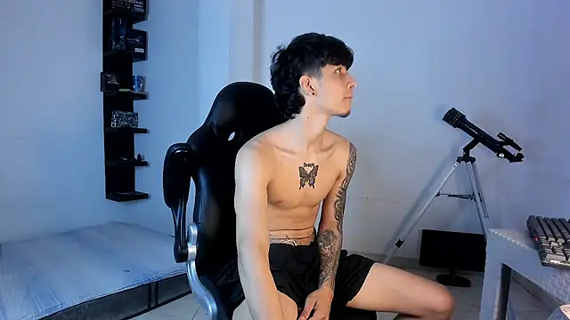 Snakebutterfly online show from October 17, 2025, 10:07 am