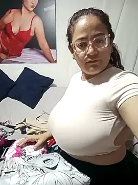 Snapshot of skarleth001 chatting on January 18, 2025, 12:46 am skarleth001 online show from January 18, 2025, 12:46 am