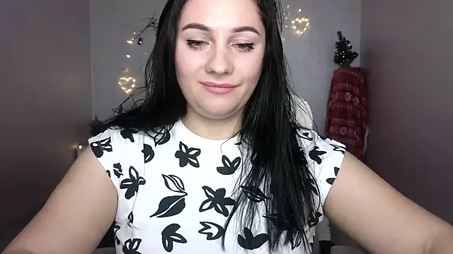 Snapshot of Emelyblum chatting on January 5, 2025, 11:33 pm Emelyblum online show from January 5, 2025, 11:33 pm