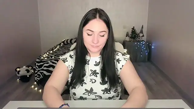 Snapshot of Emelyblum chatting on January 22, 2025, 12:27 am Emelyblum online show from January 22, 2025, 12:27 am