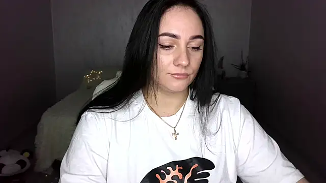 Snapshot of Emelyblum chatting on March 23, 2025, 12:58 am Emelyblum online show from March 23, 2025, 12:58 am