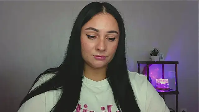 Snapshot of Emelyblum chatting on September 9, 2025, 12:48 pm Emelyblum online show from September 9, 2025, 12:48 pm