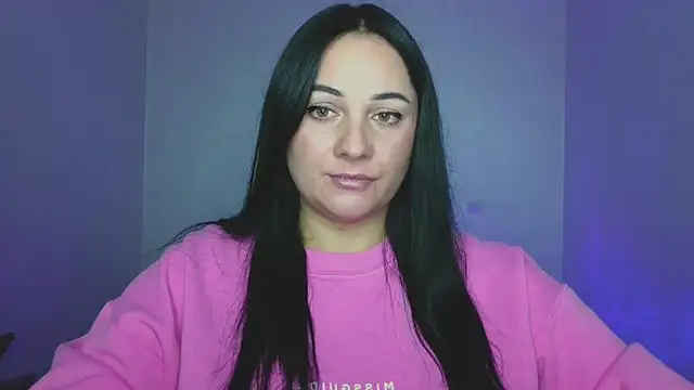 Snapshot of Emelyblum chatting on September 19, 2025, 3:56 pm Emelyblum online show from September 19, 2025, 3:56 pm