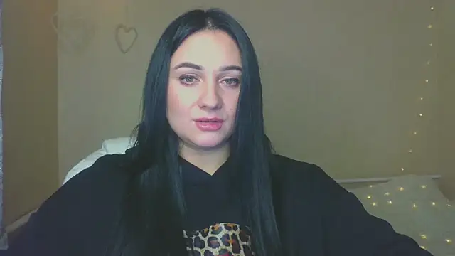 Snapshot of Emelyblum chatting on October 16, 2025, 12:28 pm Emelyblum online show from October 16, 2025, 12:28 pm