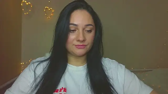 Snapshot of Emelyblum chatting on October 22, 2025, 9:14 pm Emelyblum online show from October 22, 2025, 9:14 pm