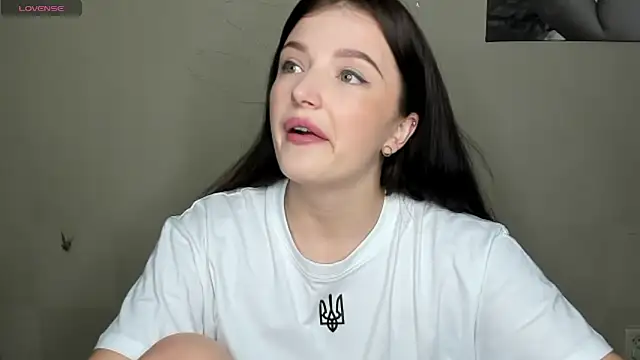 EvaaMillerr99 online show from December 27, 2024, 2:43 pm