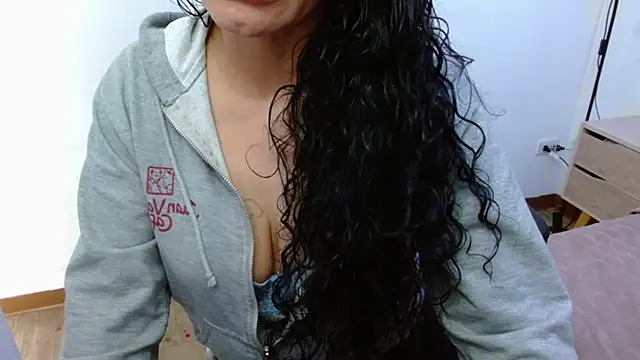 Snapshot of AlexandraJones_ chatting on October 4, 2025, 1:20 pm AlexandraJones  online show from October 4, 2025, 1:20 pm