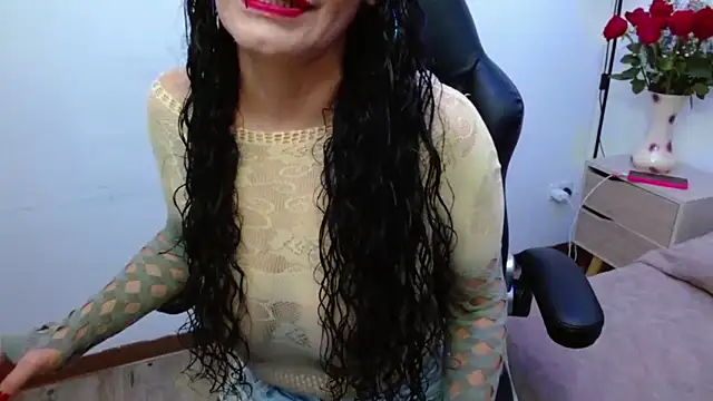 Snapshot of AlexandraJones_ chatting on October 5, 2025, 1:48 am AlexandraJones  online show from October 5, 2025, 1:48 am
