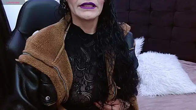 Snapshot of AlexandraJones_ chatting on October 9, 2025, 11:36 pm AlexandraJones  online show from October 9, 2025, 11:36 pm