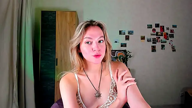 Snapshot of Niky__Jess chatting on December 16, 2024, 8:20 am Niky Jess online show from December 16, 2024, 8:20 am