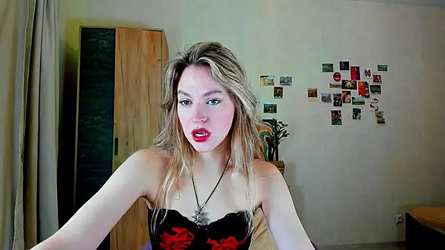 Snapshot of Niky__Jess chatting on December 17, 2024, 5:18 am Niky Jess online show from December 17, 2024, 5:18 am