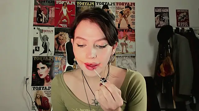 Niky  Jess online show from November 19, 2025, 6:52 pm