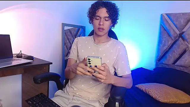 nickolas moon online show from February 26, 2025, 3:41 pm