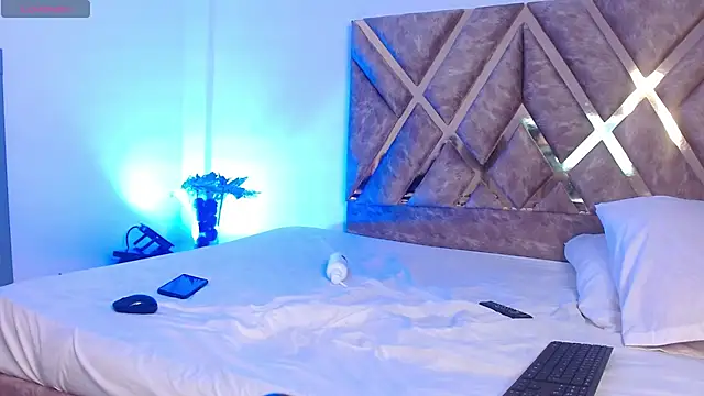 nickolas moon online show from March 1, 2025, 10:53 pm