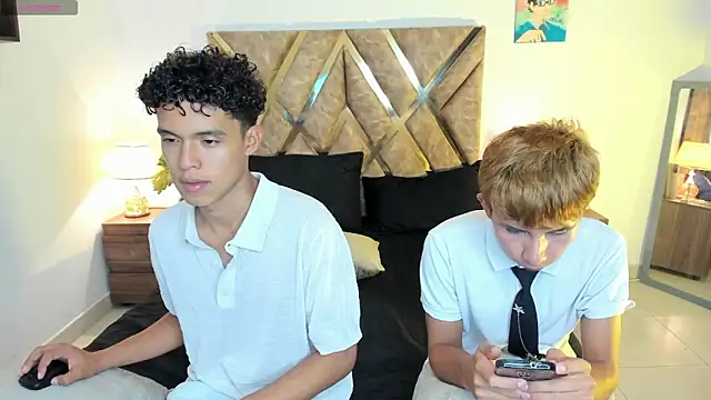 nickolas moon online show from December 1, 2025, 2:16 am