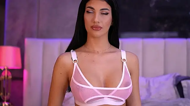 RaisaKali online show from November 5, 2025, 4:18 pm