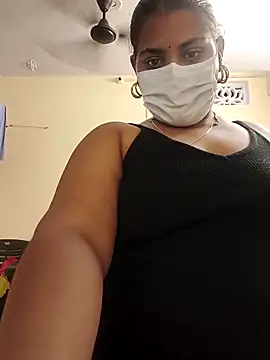 Hotmilfxox online show from April 15, 2026, 10:22 am