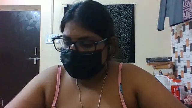 Snapshot of Hotmilfxox chatting on June 3, 2026, 2:33 pm Hotmilfxox online show from June 3, 2026, 2:33 pm