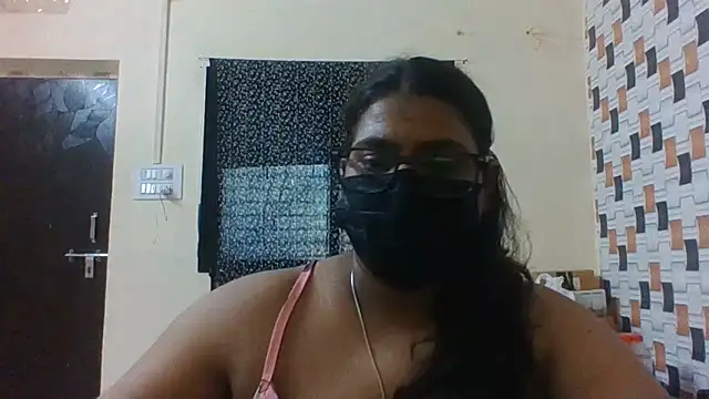 Snapshot of Hotmilfxox chatting on June 10, 2026, 8:24 am Hotmilfxox online show from June 10, 2026, 8:24 am