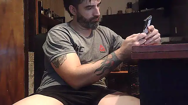 Snapshot of ozzypsico13 chatting on January 21, 2025, 12:57 am ozzypsico13 online show from January 21, 2025, 12:57 am