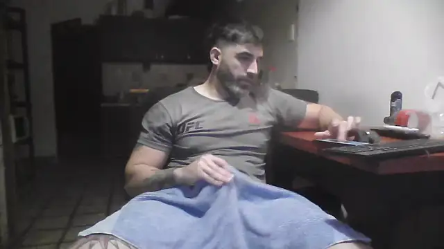 Snapshot of ozzypsico13 chatting on October 29, 2025, 2:14 am ozzypsico13 online show from October 29, 2025, 2:14 am