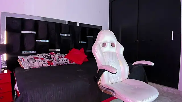 Tasha Sant online show from November 5, 2025, 7:58 pm