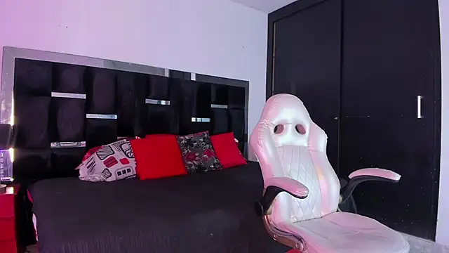 Tasha Sant online show from November 8, 2025, 9:13 pm