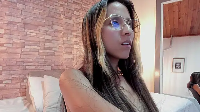 Skinny hottie18 online show from December 11, 2024, 11:00 pm