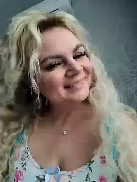candy queeen online show from February 28, 2025, 3:37 am
