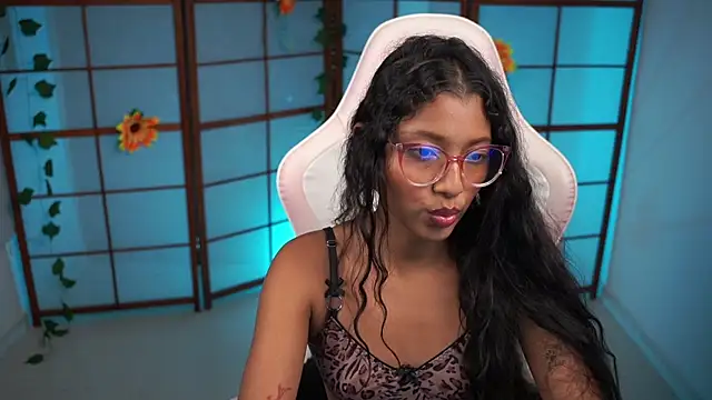 small emilie online show from September 25, 2025, 9:07 pm