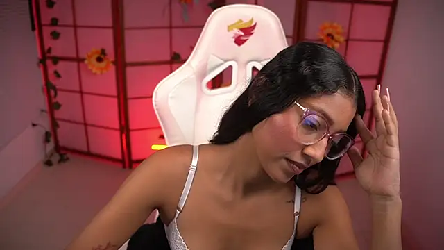 Snapshot of small_emilie chatting on October 19, 2025, 3:01 pm small emilie online show from October 19, 2025, 3:01 pm