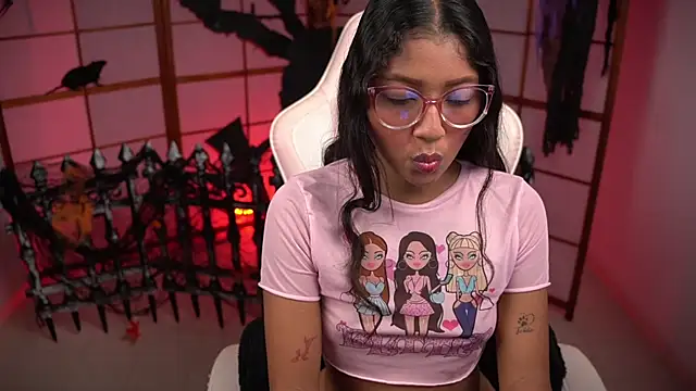 Snapshot of small_emilie chatting on October 29, 2025, 3:03 pm small emilie online show from October 29, 2025, 3:03 pm