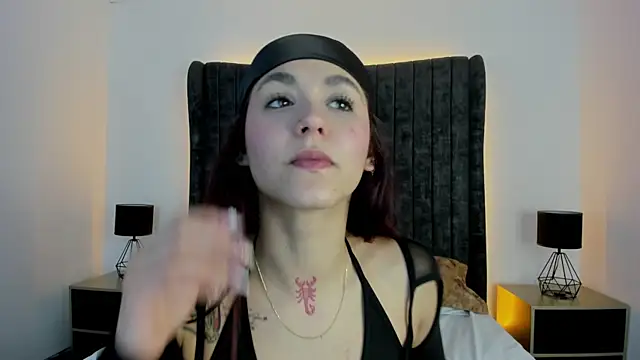 Snapshot of AnnyCherry_ chatting on September 30, 2025, 10:04 pm AnnyCherry online show from September 30, 2025, 10:04 pm