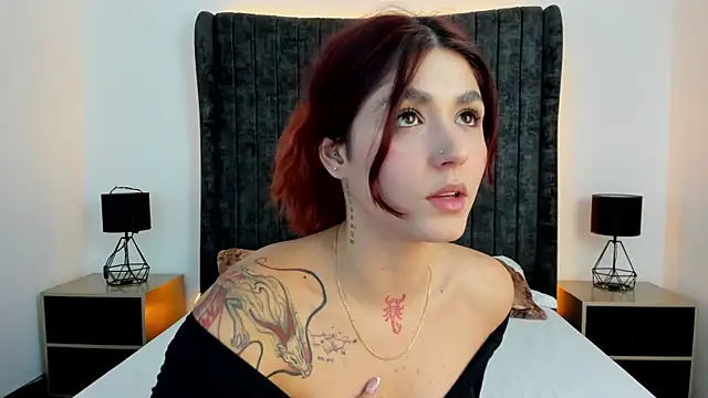 Snapshot of AnnyCherry_ chatting on November 5, 2025, 12:54 am AnnyCherry online show from November 5, 2025, 12:54 am