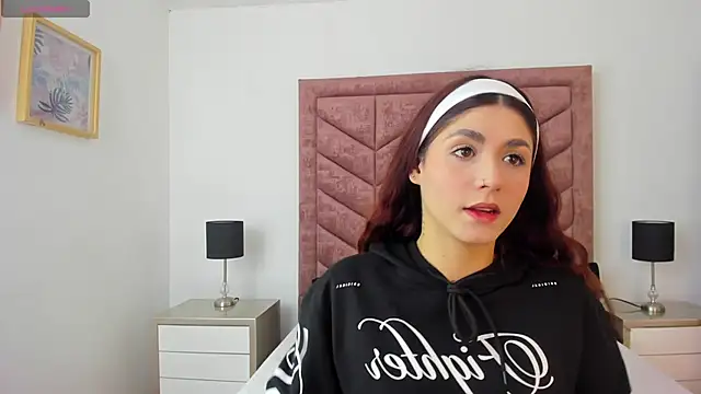 Snapshot of AnnyCherry_ chatting on February 20, 2026, 8:53 pm AnnyCherry online show from February 20, 2026, 8:53 pm