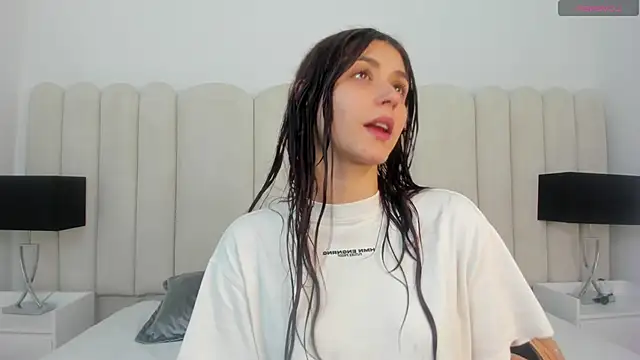 Snapshot of AnnyCherry_ chatting on February 24, 2026, 1:36 am AnnyCherry online show from February 24, 2026, 1:36 am