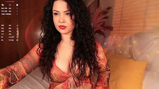 Snapshot of Golden_Rosse chatting on January 17, 2026, 12:04 am Golden Rosse online show from January 17, 2026, 12:04 am